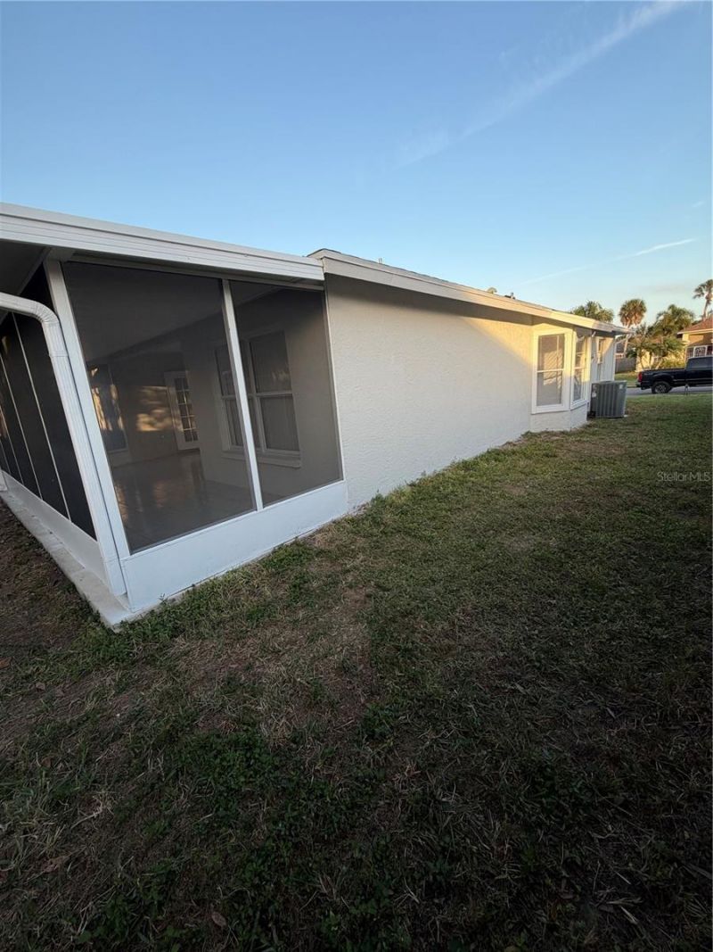 6928 43rd Court E, Sarasota, FL 34243 Photo