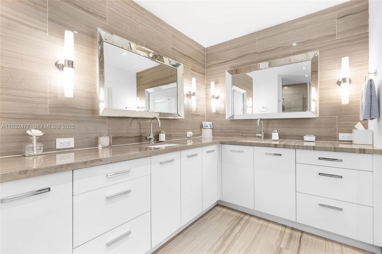 6420 Pinetree Drive Cir, Miami Beach, FL 33141 Photo