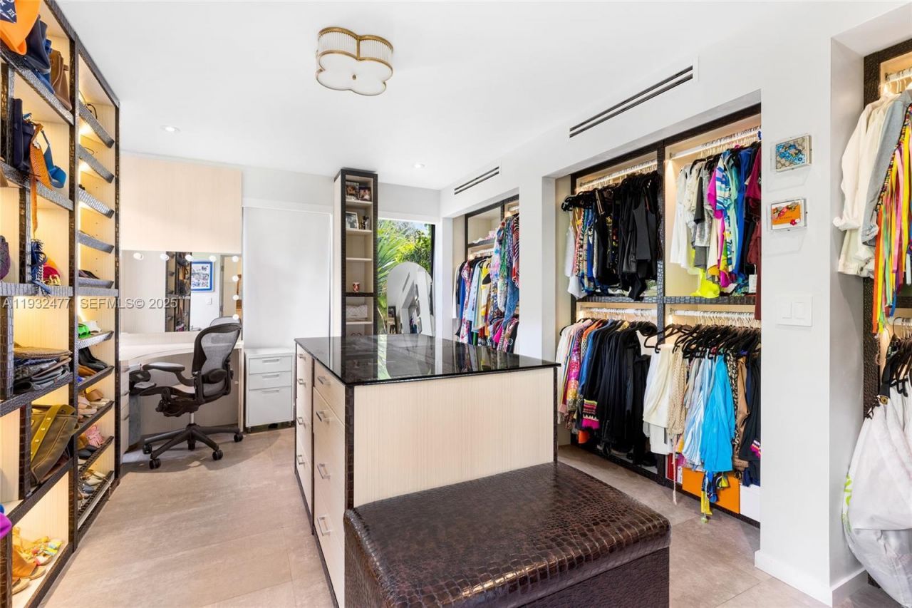 6420 Pinetree Drive Cir, Miami Beach, FL 33141 Photo