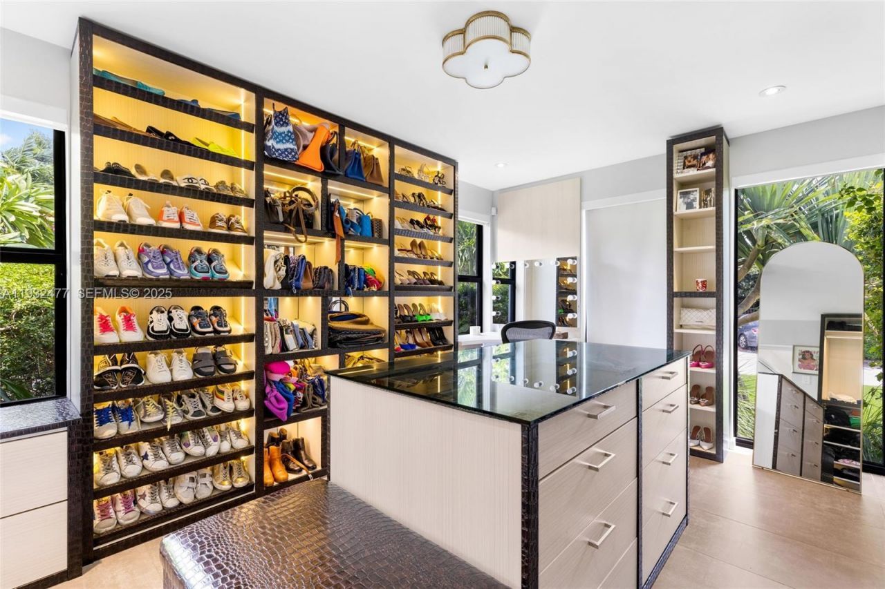 6420 Pinetree Drive Cir, Miami Beach, FL 33141 Photo