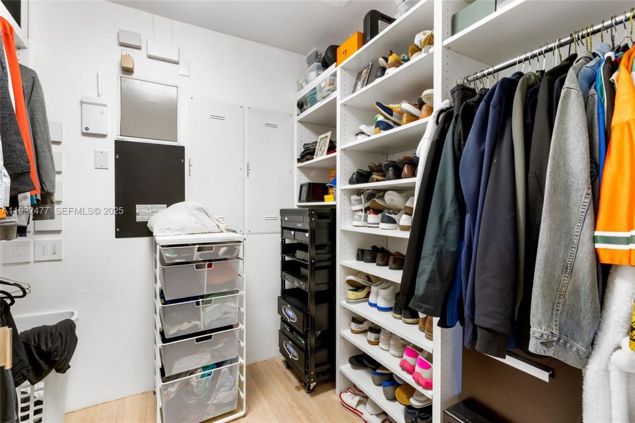 6420 Pinetree Drive Cir, Miami Beach, FL 33141 Photo