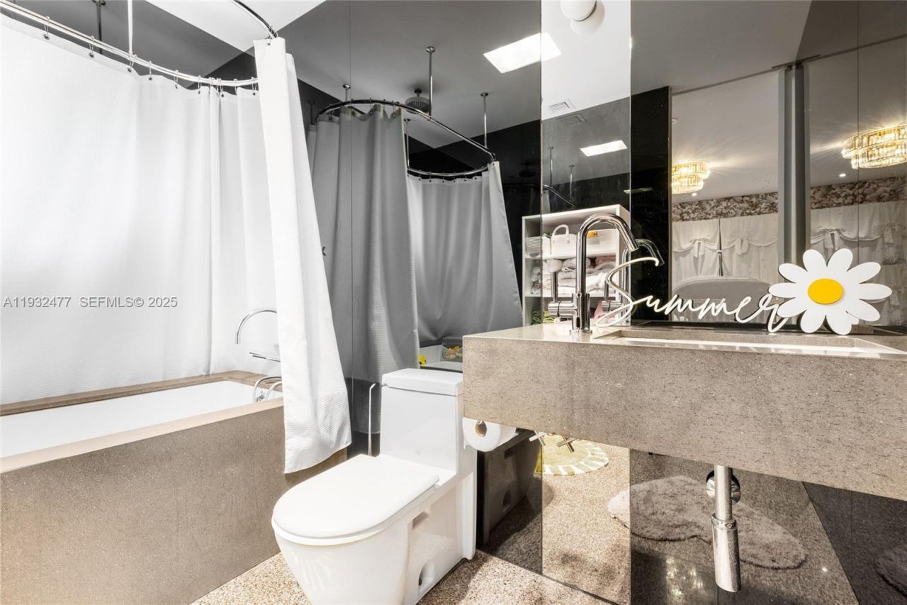 6420 Pinetree Drive Cir, Miami Beach, FL 33141 Photo