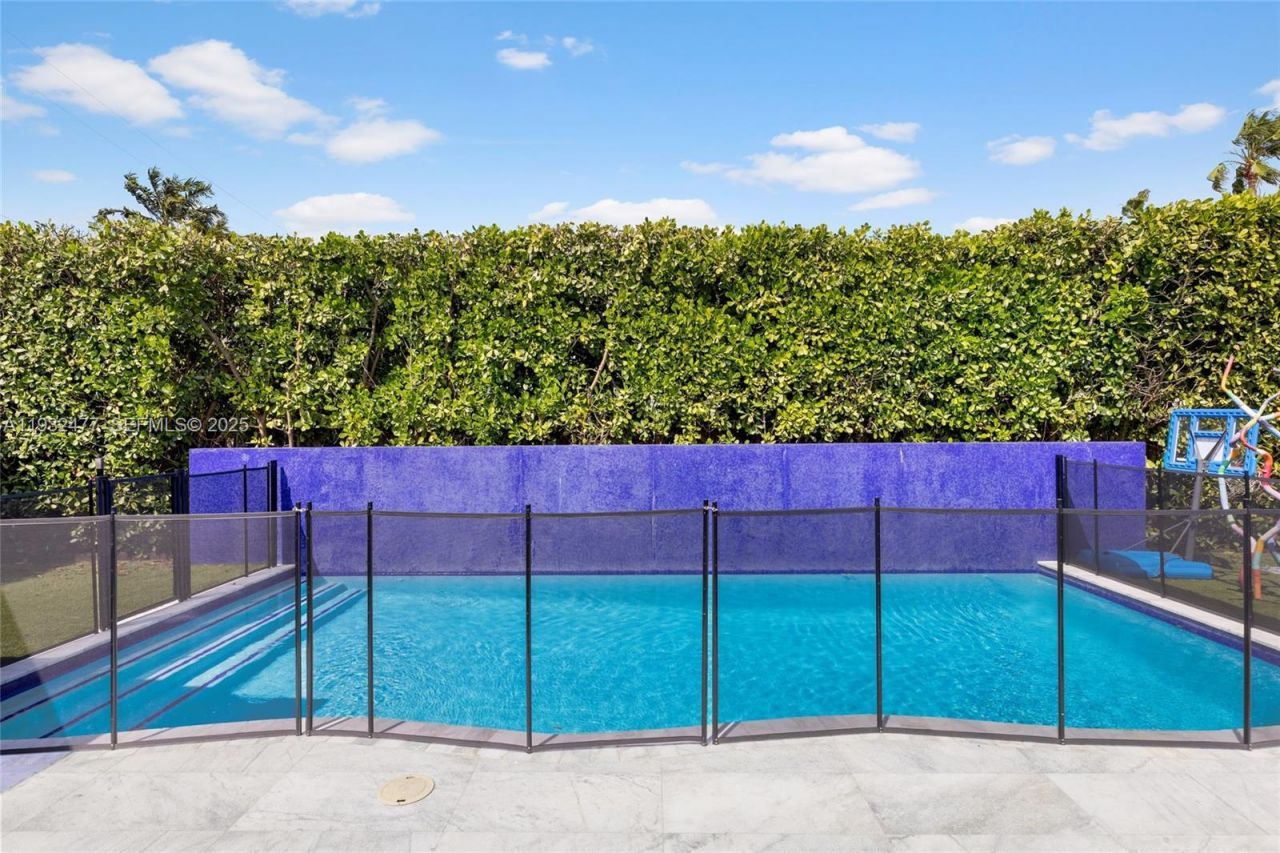 6420 Pinetree Drive Cir, Miami Beach, FL 33141 Photo