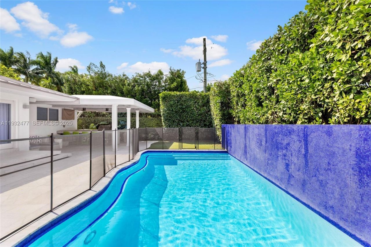 6420 Pinetree Drive Cir, Miami Beach, FL 33141 Photo