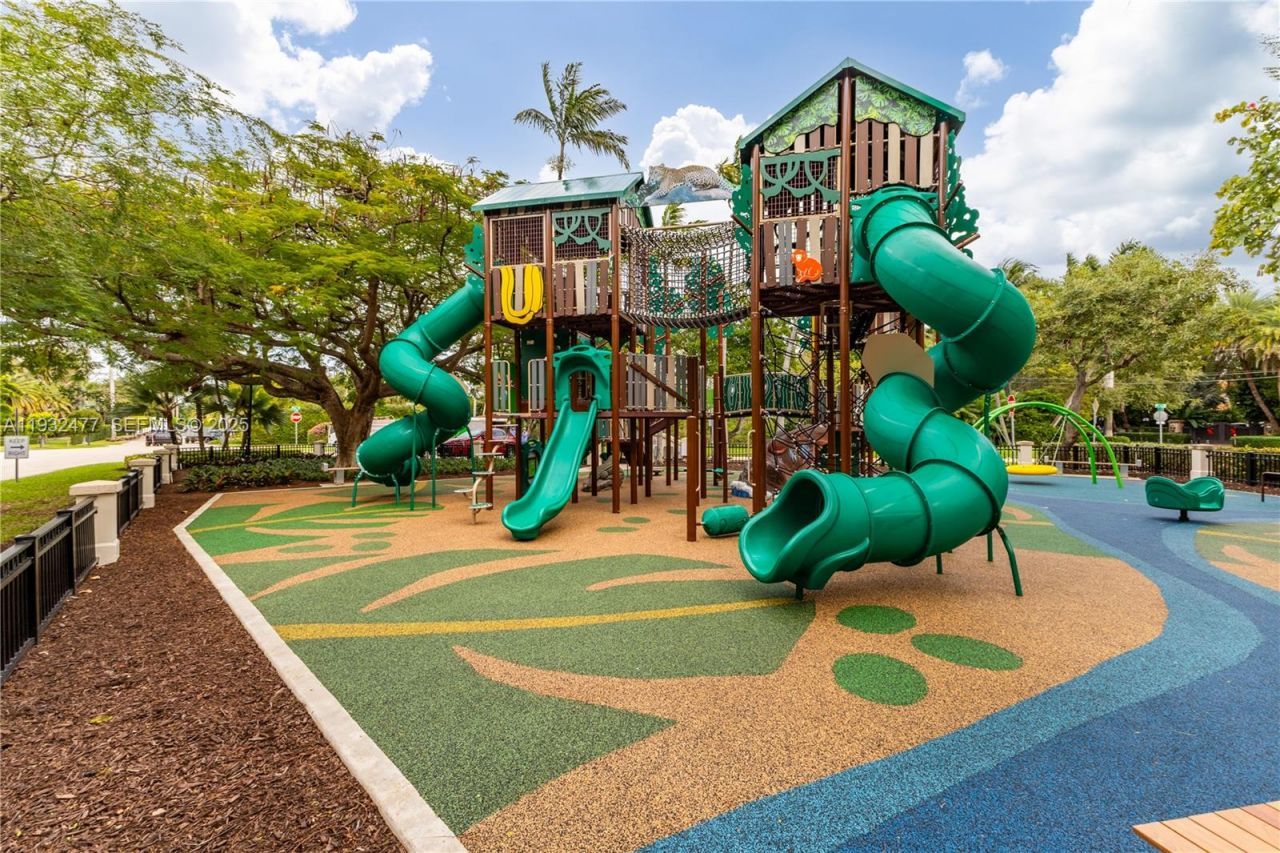 6420 Pinetree Drive Cir, Miami Beach, FL 33141 Photo