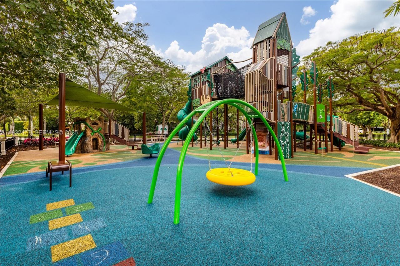 6420 Pinetree Drive Cir, Miami Beach, FL 33141 Photo