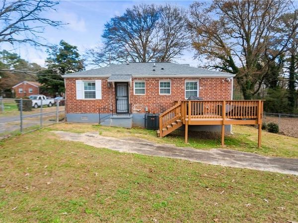 142 Hutton Place NW, Atlanta, GA 30318