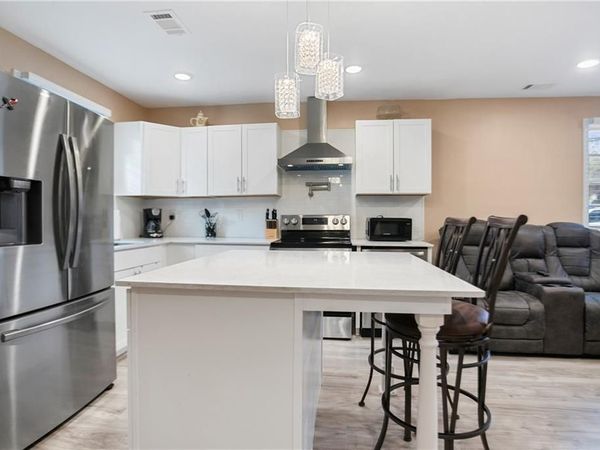 142 Hutton Place NW, Atlanta, GA 30318