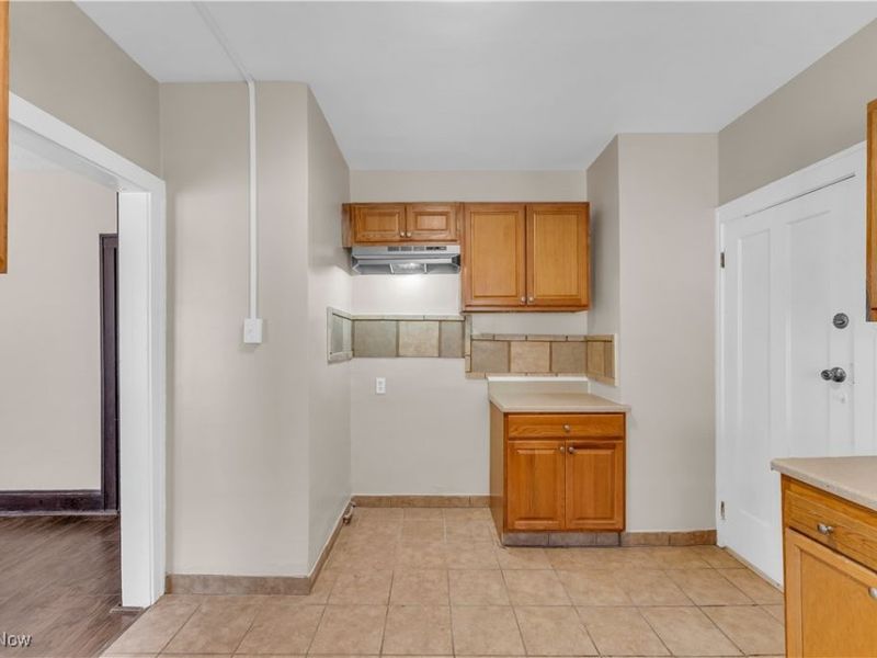 11913 Buckingham Avenue, Unit 2/UP, Cleveland, OH 44120 Photo 11