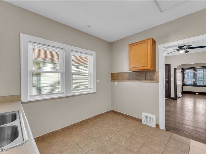 11913 Buckingham Avenue, Unit 2/UP, Cleveland, OH 44120 Photo 13