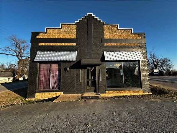 1622 W MAIN & CHERRY Street, Clarksville, AR 72830