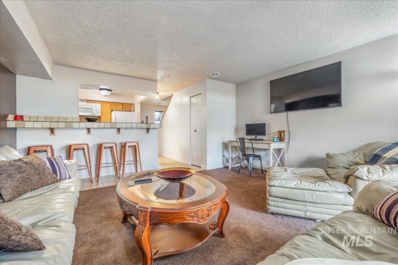 269 N Eagle Glen Ln., Eagle, ID 83616 Main Photo