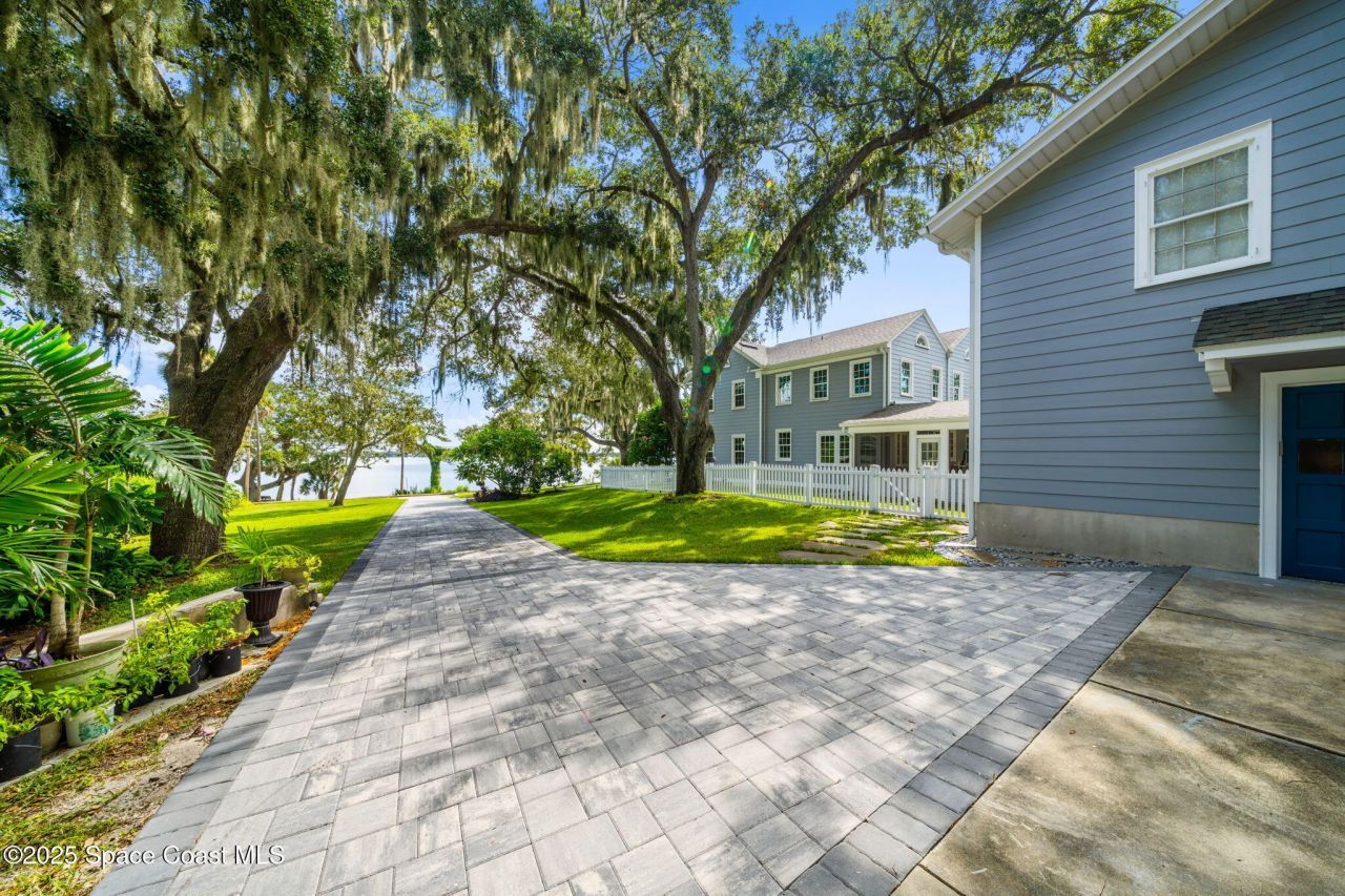 875 N Indian River Drive, Cocoa, FL 32922 Photo