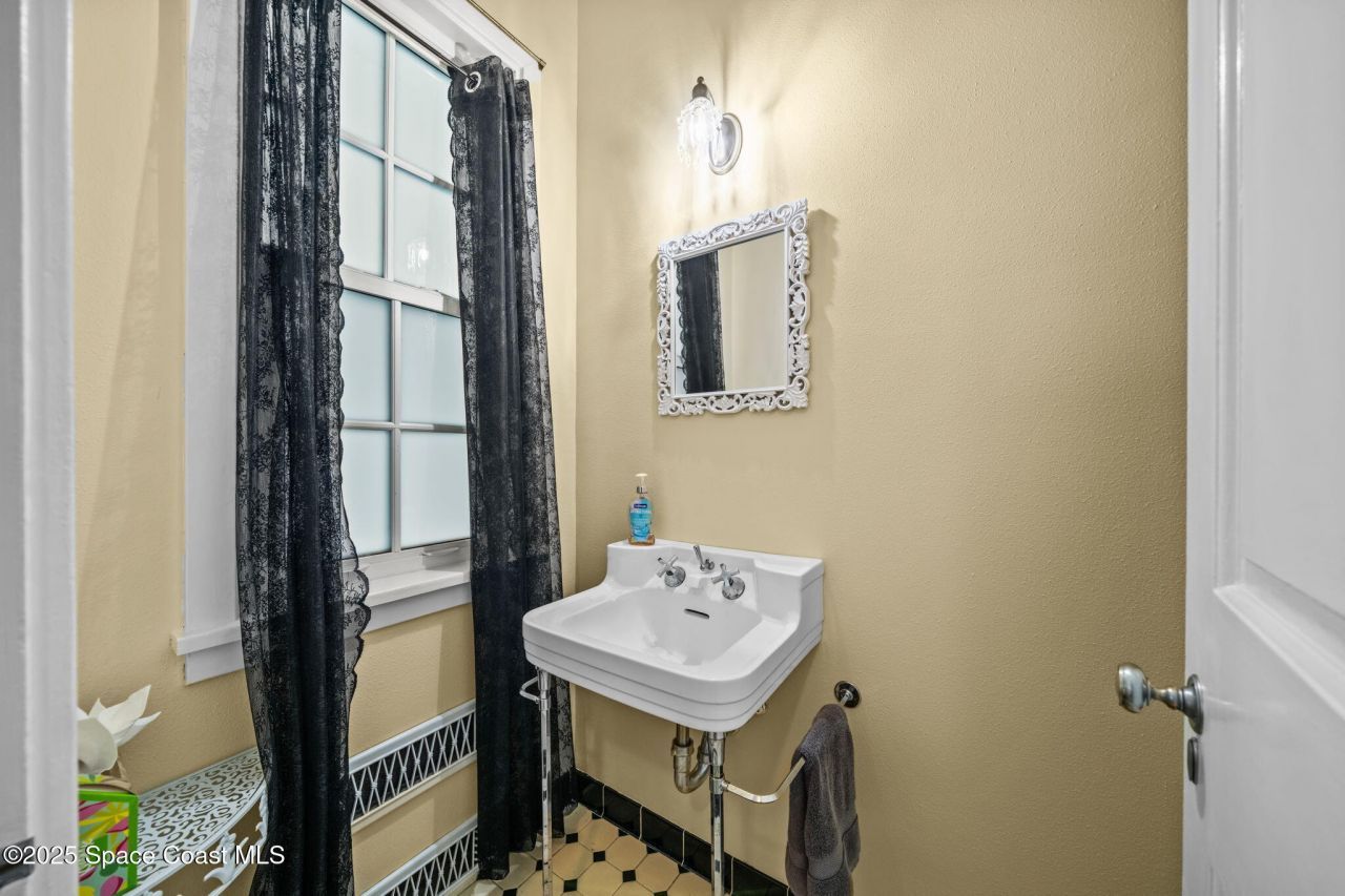 875 N Indian River Drive, Cocoa, FL 32922 Photo