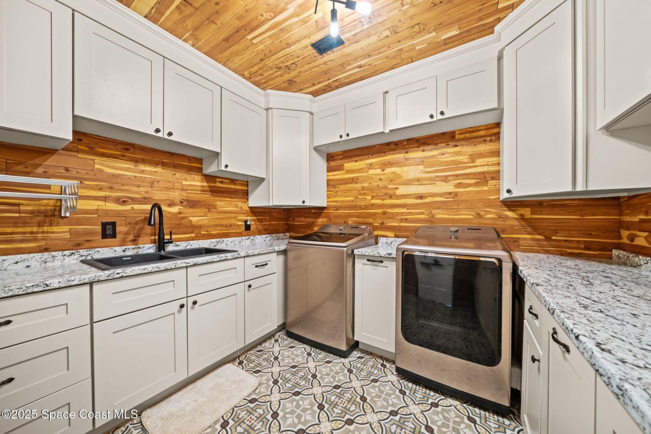 875 N Indian River Drive, Cocoa, FL 32922 Photo