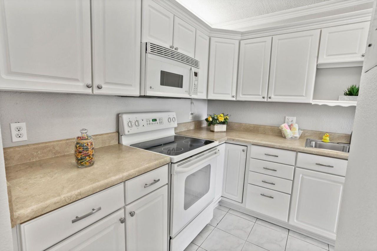 2480 Juniper Drive, Unit 203, Delray Beach, FL 33445 Photo