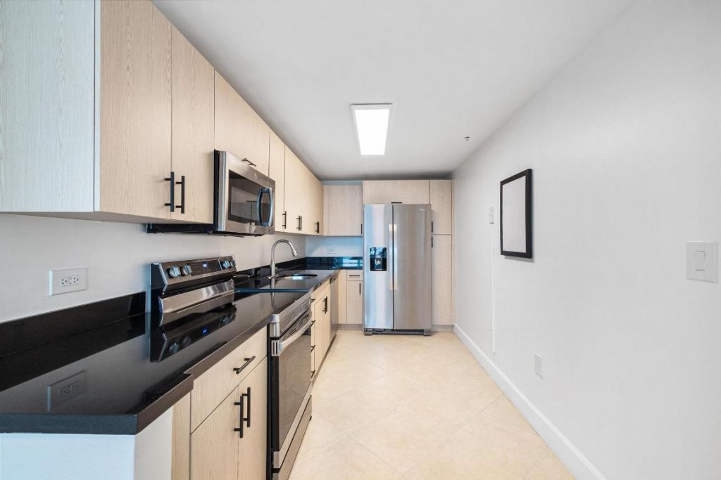 7501 E Treasure Drive, Unit 8n, North Bay Village, FL 33141 Photo