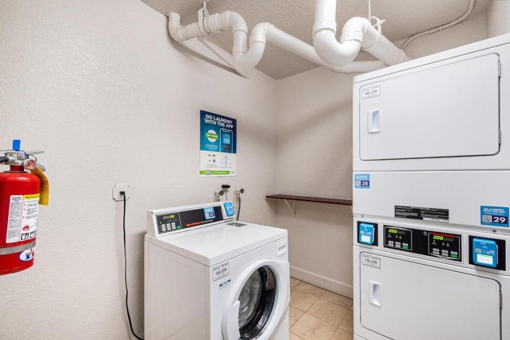 7501 E Treasure Drive, Unit 8n, North Bay Village, FL 33141 Photo