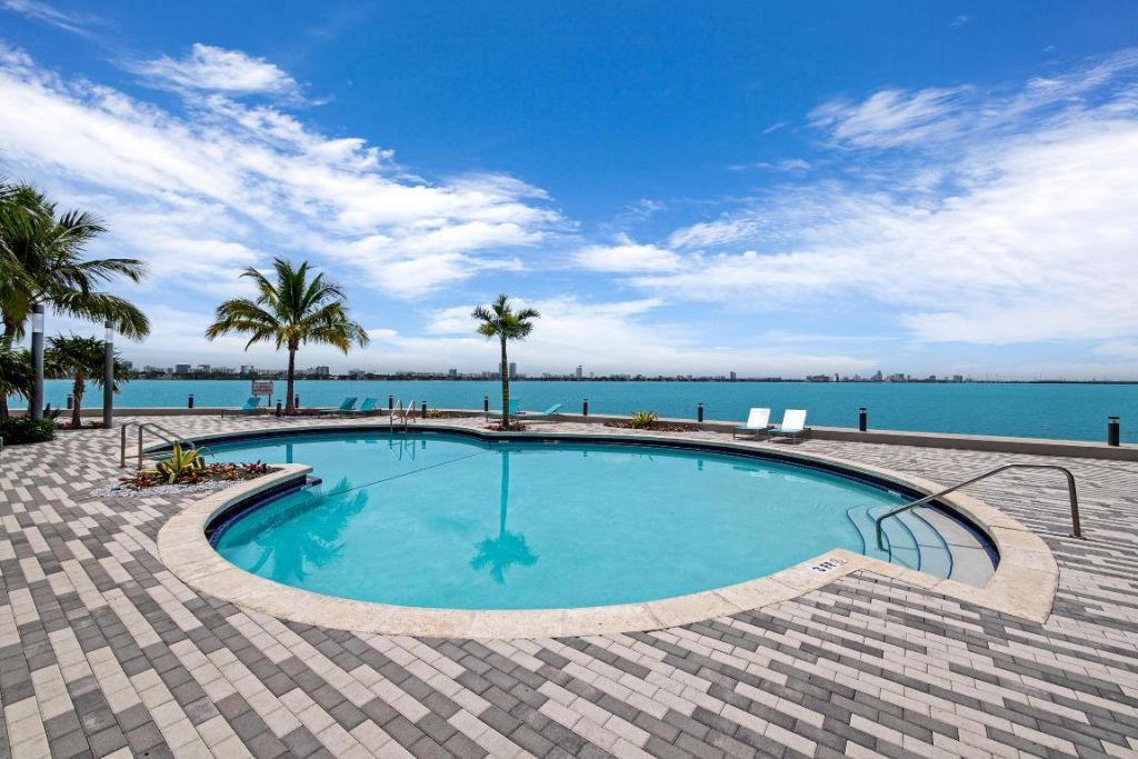 7501 E Treasure Drive, Unit 8n, North Bay Village, FL 33141 Photo