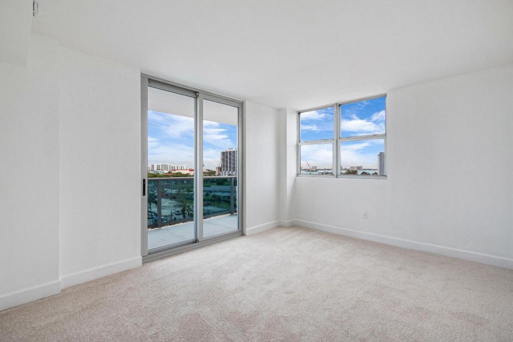 7501 E Treasure Drive, Unit 8n, North Bay Village, FL 33141 Photo