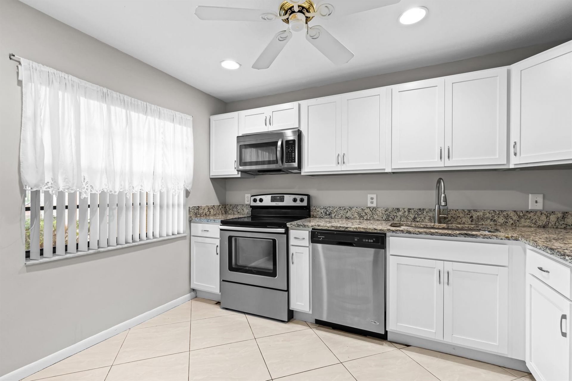 9270 Vista Del Lago, Unit E27, Boca Raton, FL 33428 Photo