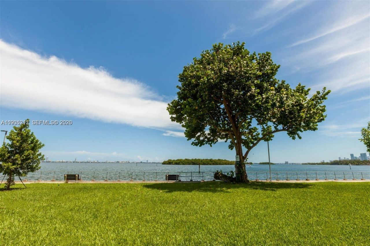 880 NE 69th St, Unit 14H, Miami, FL 33138 Photo