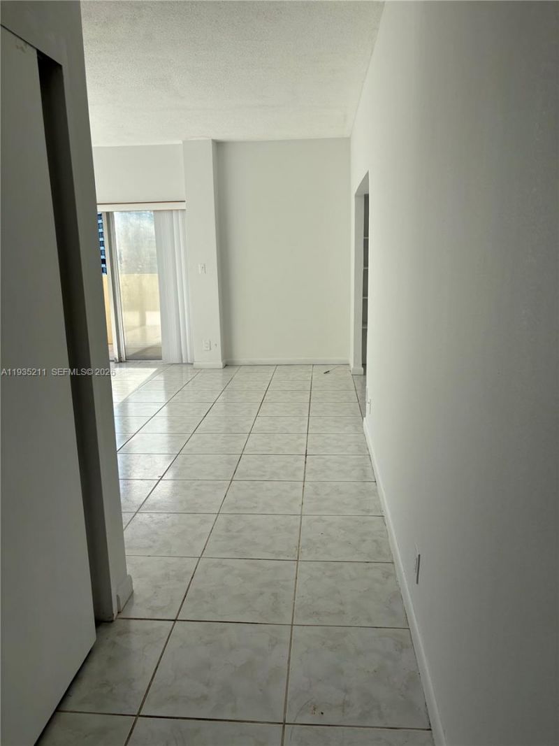 880 NE 69th St, Unit 14H, Miami, FL 33138 Photo