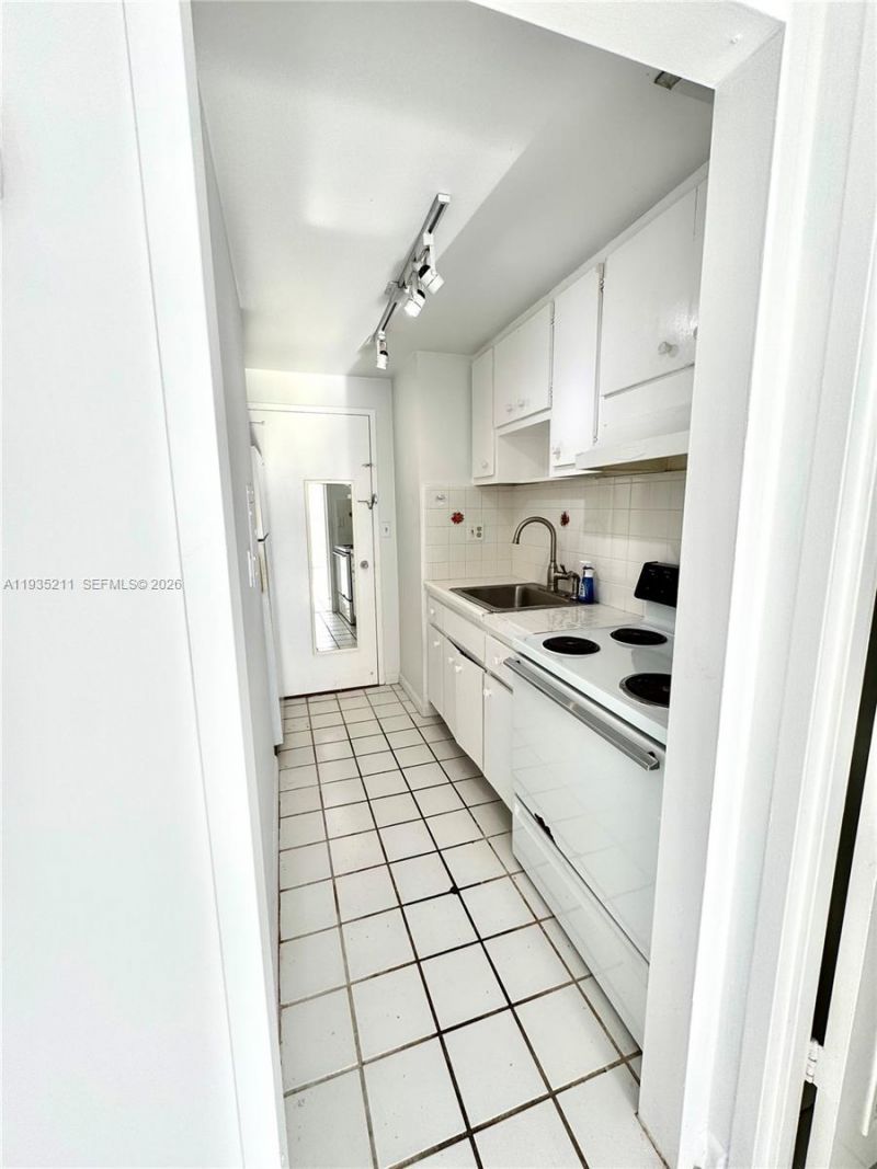880 NE 69th St, Unit 14H, Miami, FL 33138 Photo