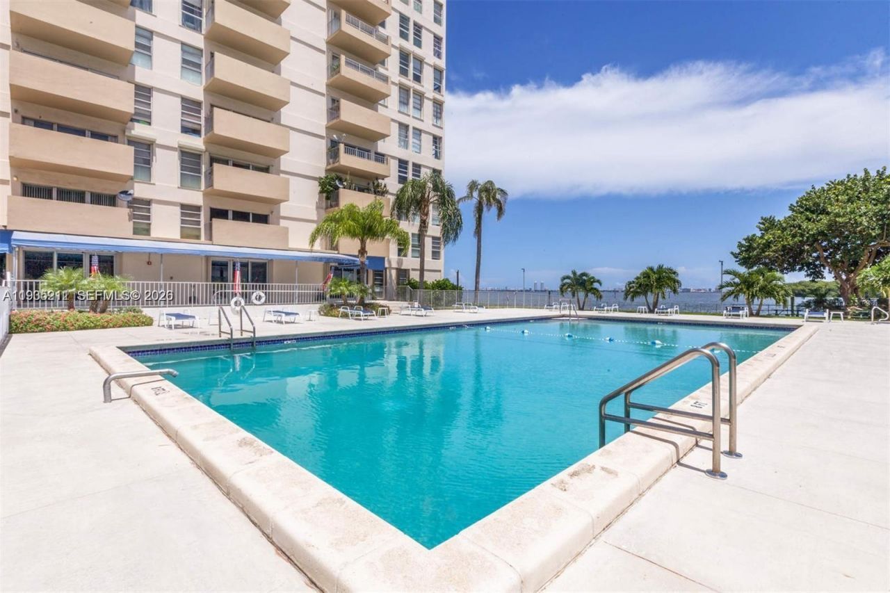 880 NE 69th St, Unit 14H, Miami, FL 33138 Photo