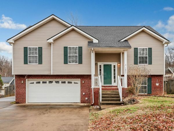 1663 Barrywood Cir E, Clarksville, TN 37042