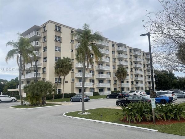 1831 NE 38th St, Unit 403, Oakland Park, FL 33308