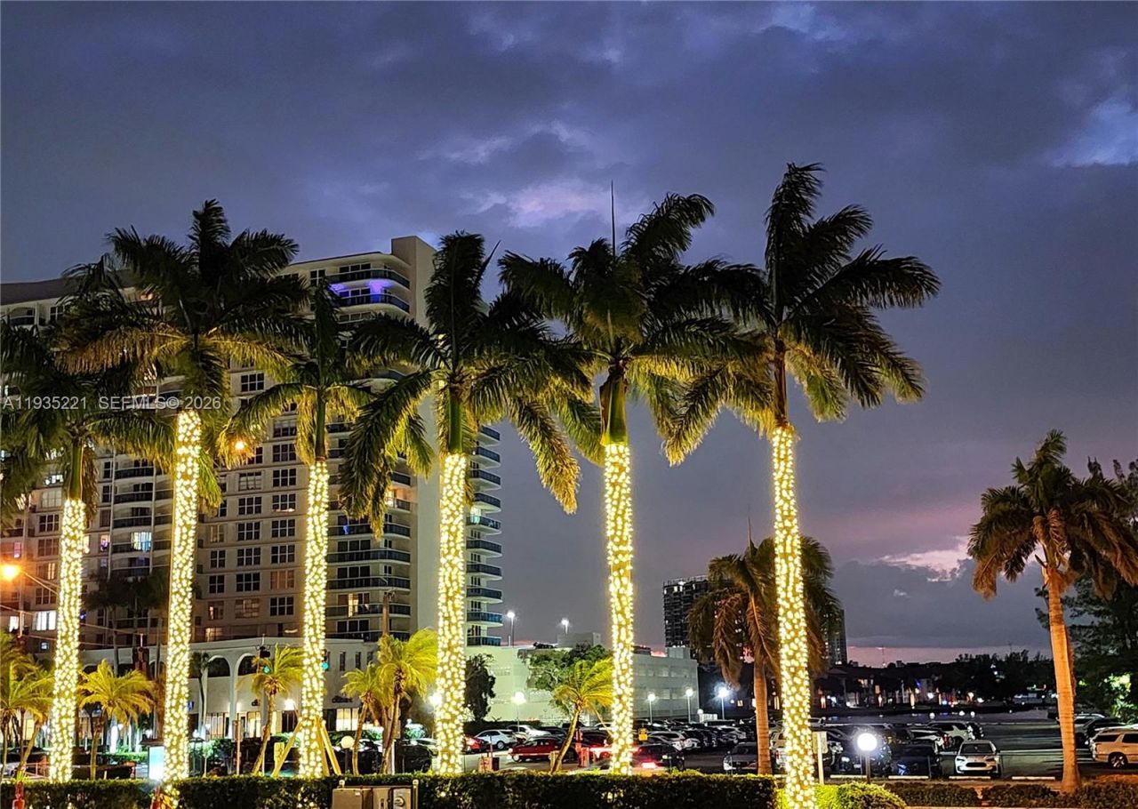3725 S Ocean Dr, Unit 425, Hollywood, FL 33019 Photo