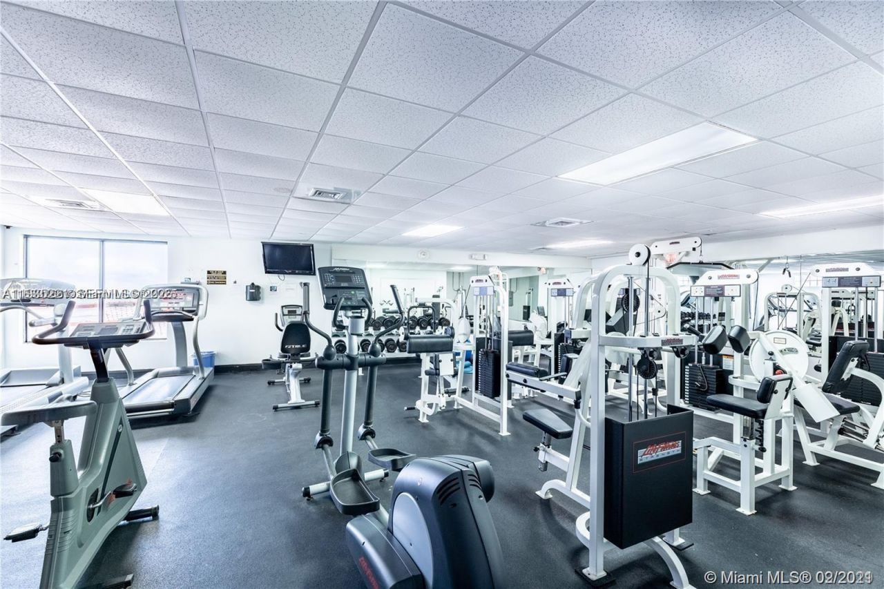 3725 S Ocean Dr, Unit 425, Hollywood, FL 33019 Photo