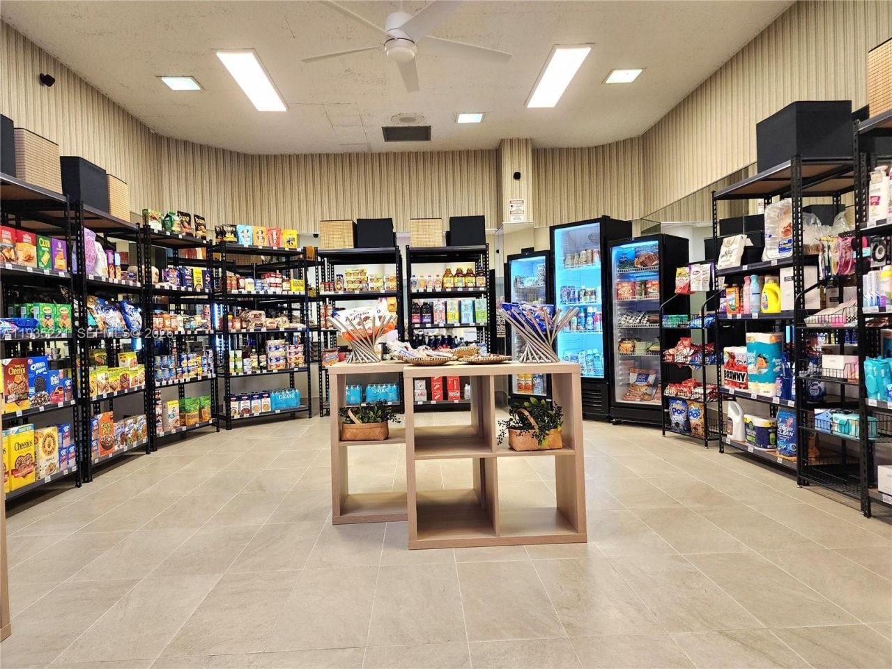 3725 S Ocean Dr, Unit 425, Hollywood, FL 33019 Photo