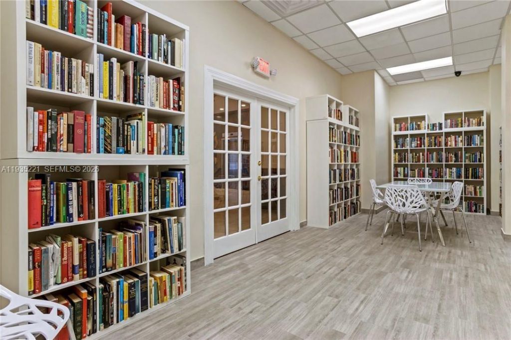 3725 S Ocean Dr, Unit 425, Hollywood, FL 33019 Photo