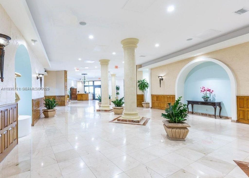 3725 S Ocean Dr, Unit 425, Hollywood, FL 33019 Photo
