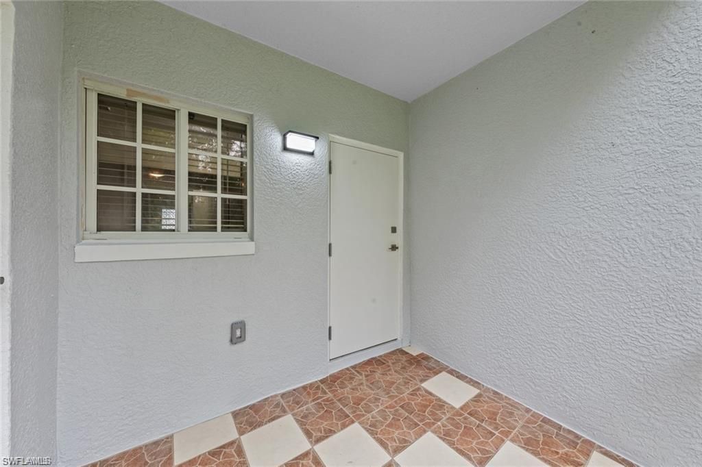 8423 Bernwood Cove Loop, Unit 405, Fort Myers, FL 33966 Photo