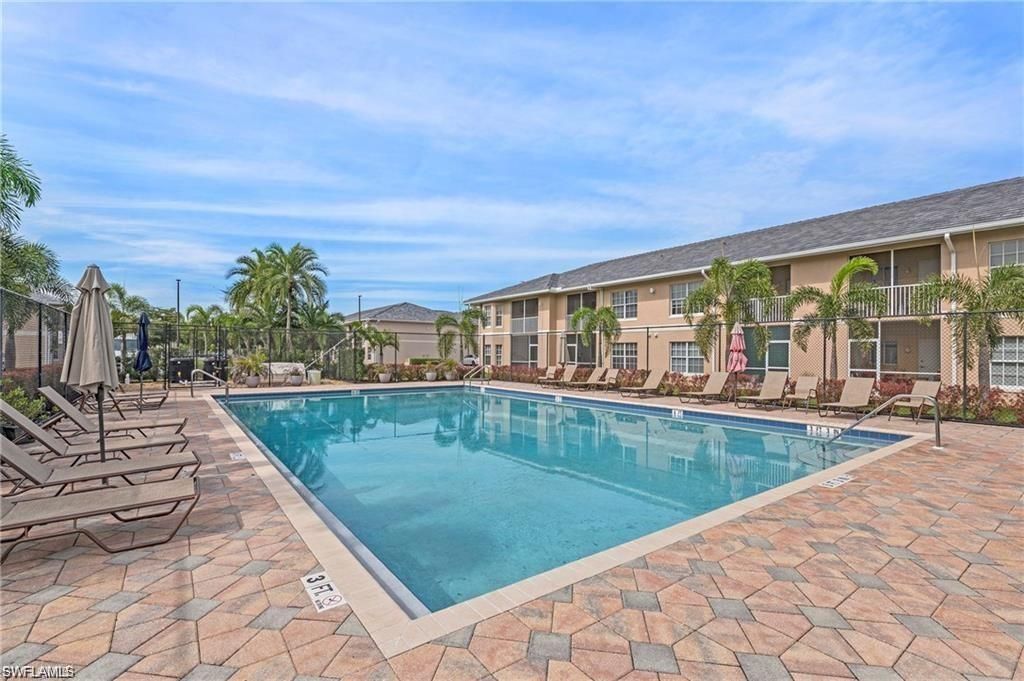 8423 Bernwood Cove Loop, Unit 405, Fort Myers, FL 33966 Photo