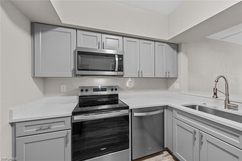 8423 Bernwood Cove Loop, Unit 405, Fort Myers, FL 33966 Photo