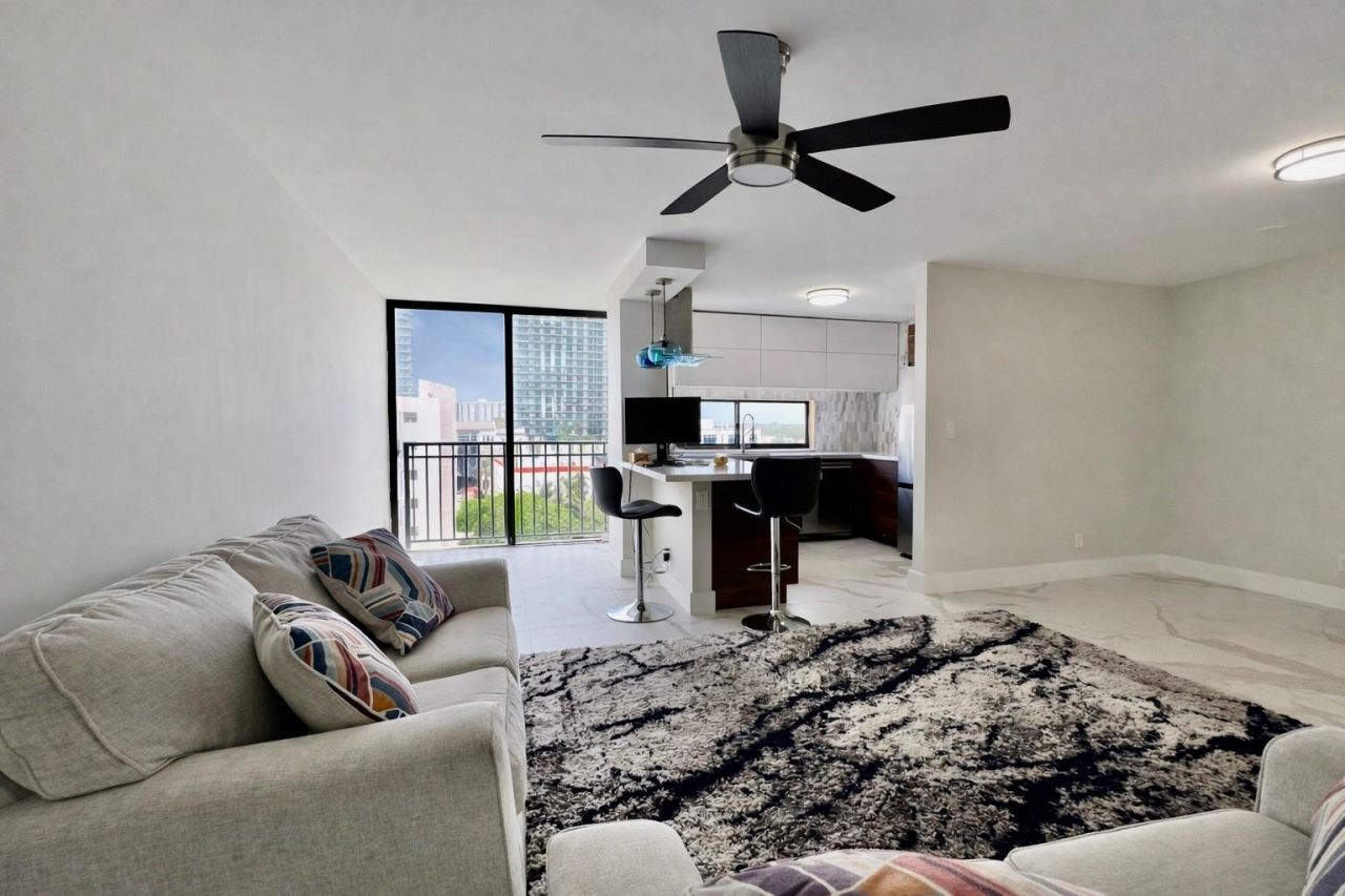 16919 N Bay Road, Unit 911, Sunny Isles Beach, FL 33160 Photo