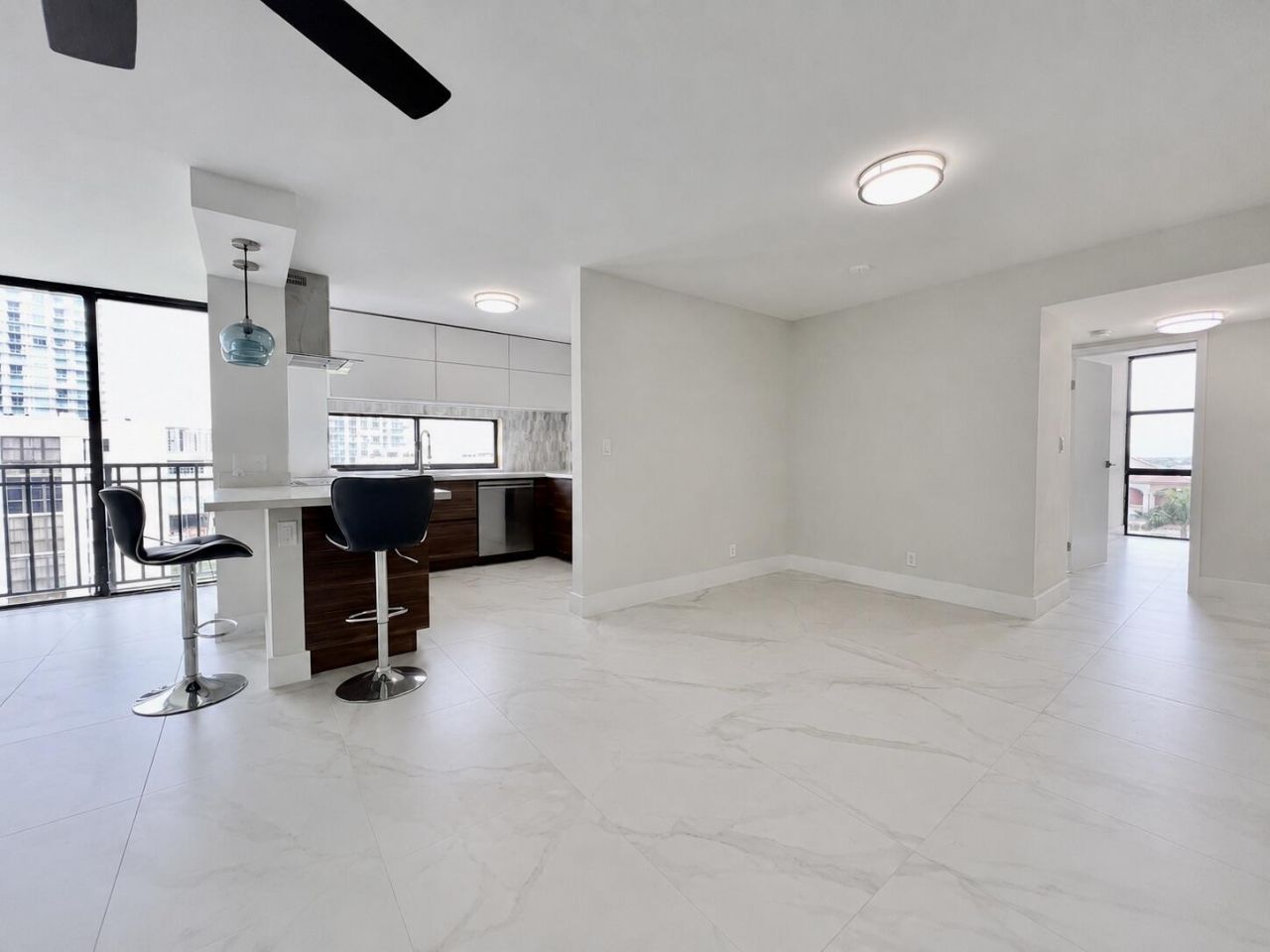 16919 N Bay Road, Unit 911, Sunny Isles Beach, FL 33160 Photo