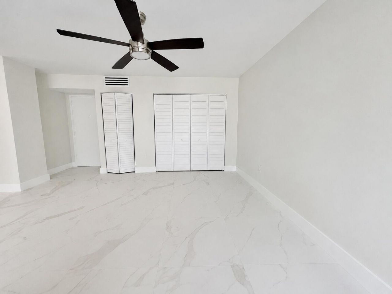 16919 N Bay Road, Unit 911, Sunny Isles Beach, FL 33160 Photo