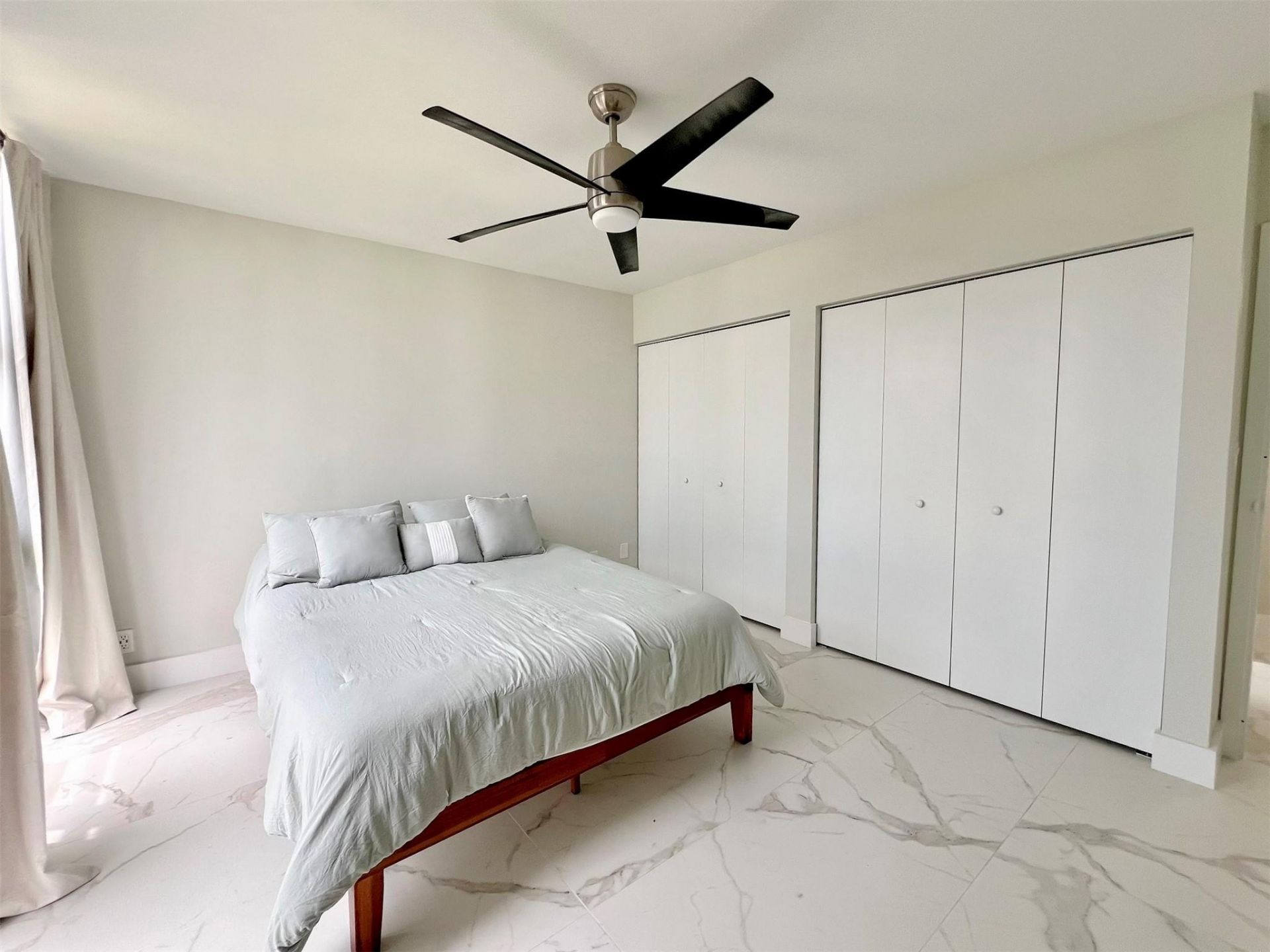 16919 N Bay Road, Unit 911, Sunny Isles Beach, FL 33160 Photo