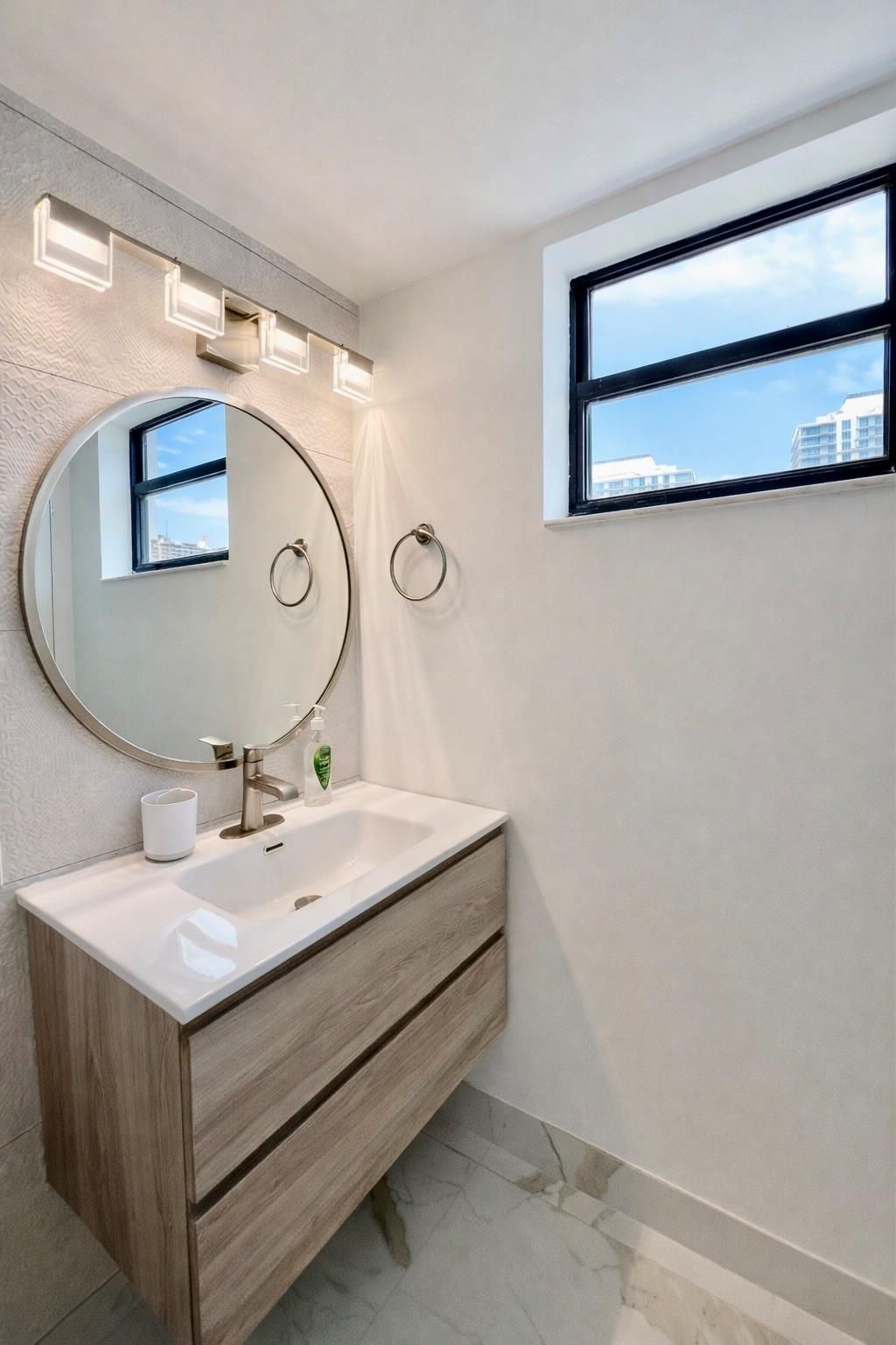 16919 N Bay Road, Unit 911, Sunny Isles Beach, FL 33160 Photo