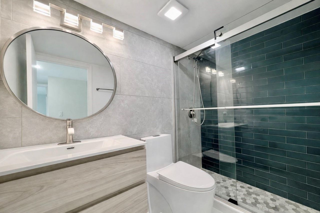 16919 N Bay Road, Unit 911, Sunny Isles Beach, FL 33160 Photo