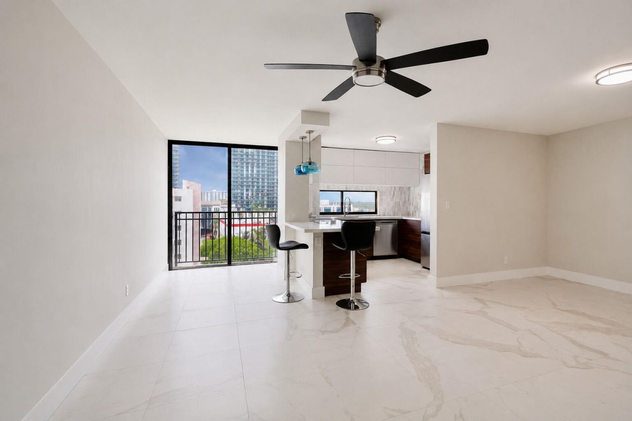 16919 N Bay Road, Unit 911, Sunny Isles Beach, FL 33160 Photo