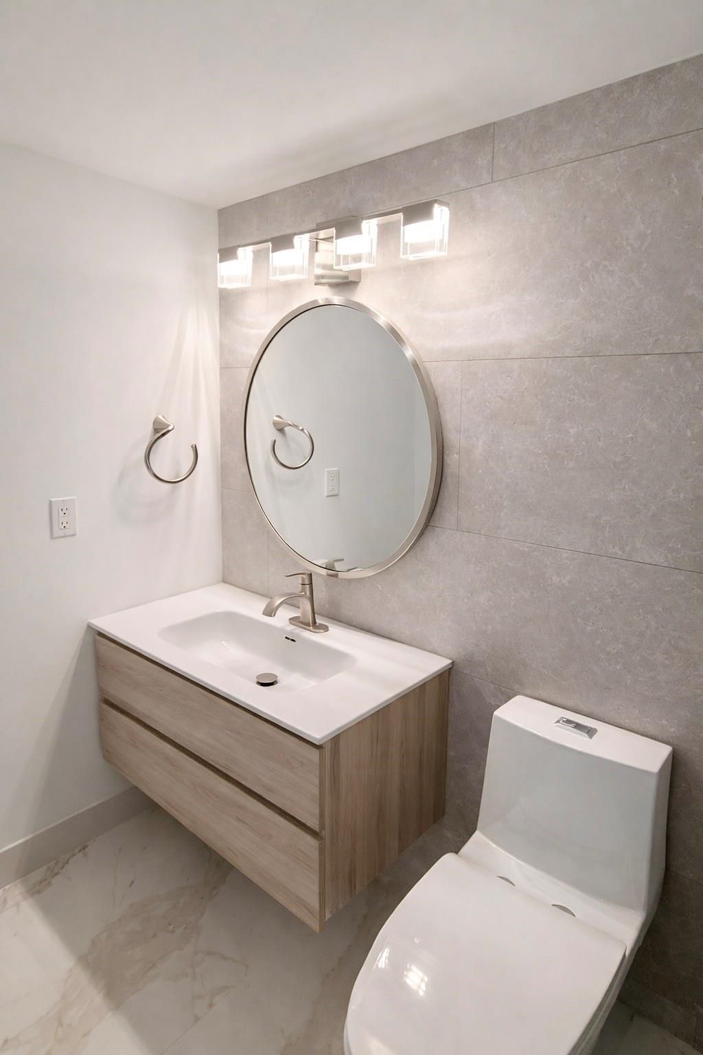 16919 N Bay Road, Unit 911, Sunny Isles Beach, FL 33160 Photo