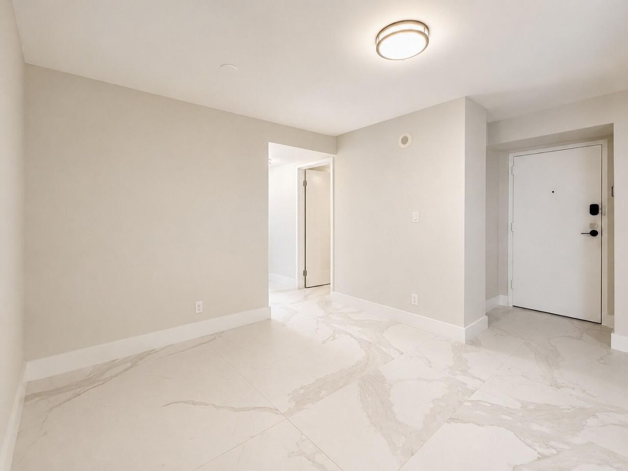 16919 N Bay Road, Unit 911, Sunny Isles Beach, FL 33160 Photo