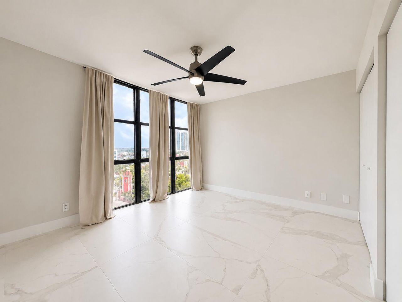 16919 N Bay Road, Unit 911, Sunny Isles Beach, FL 33160 Photo