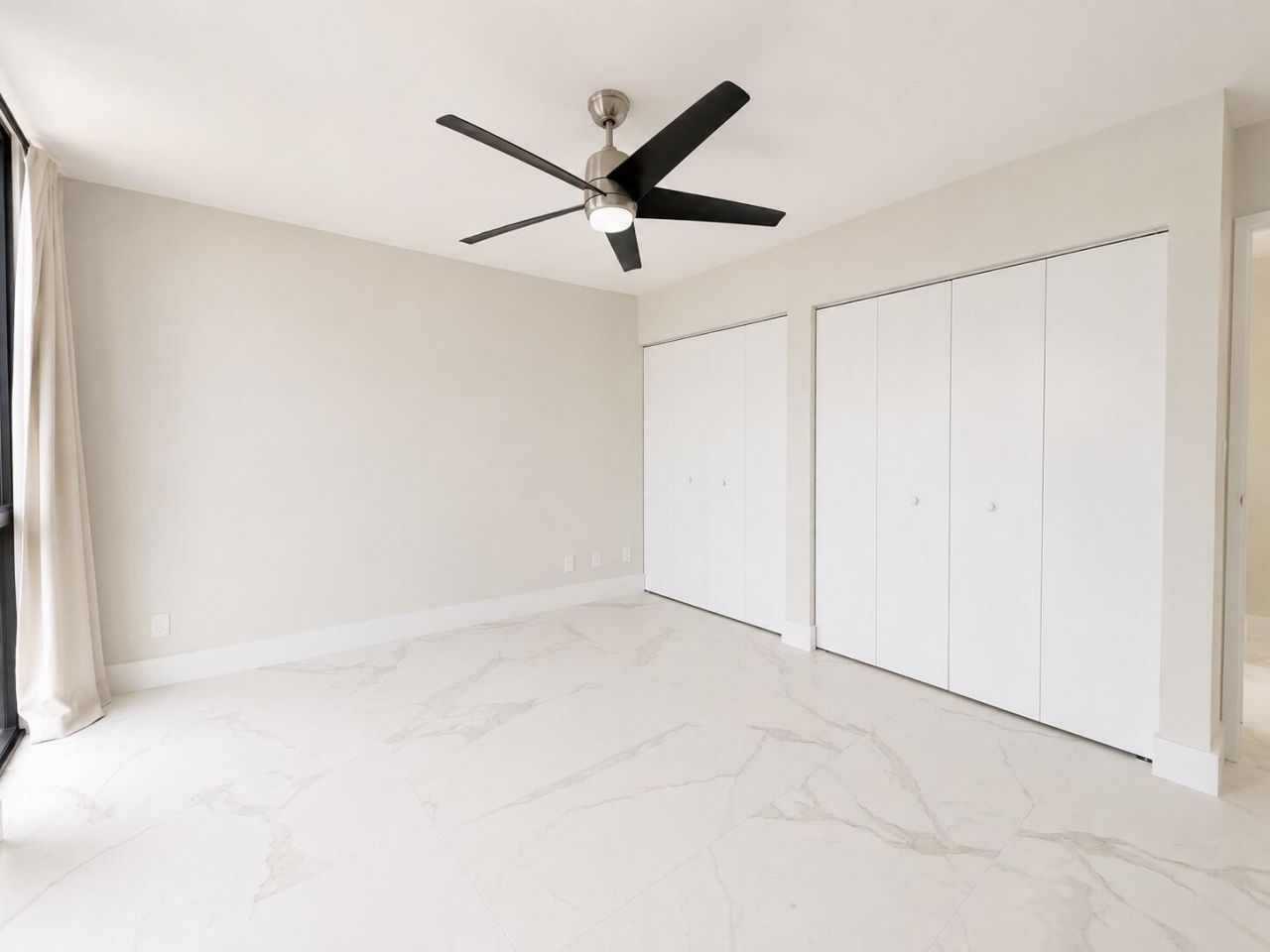 16919 N Bay Road, Unit 911, Sunny Isles Beach, FL 33160 Photo